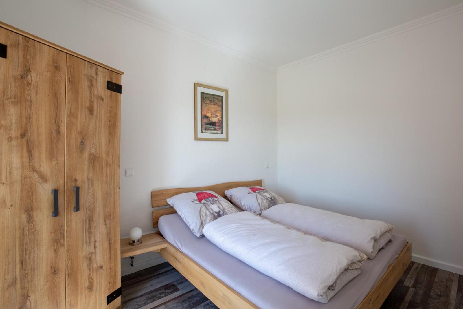 Ankerplatz Ueber Dem Hafen-Pub Apartment Pellworm Bagian luar foto